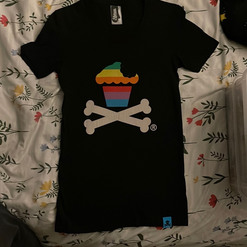 Johnny Cupcakes Apple Logo Cupcake Shirt